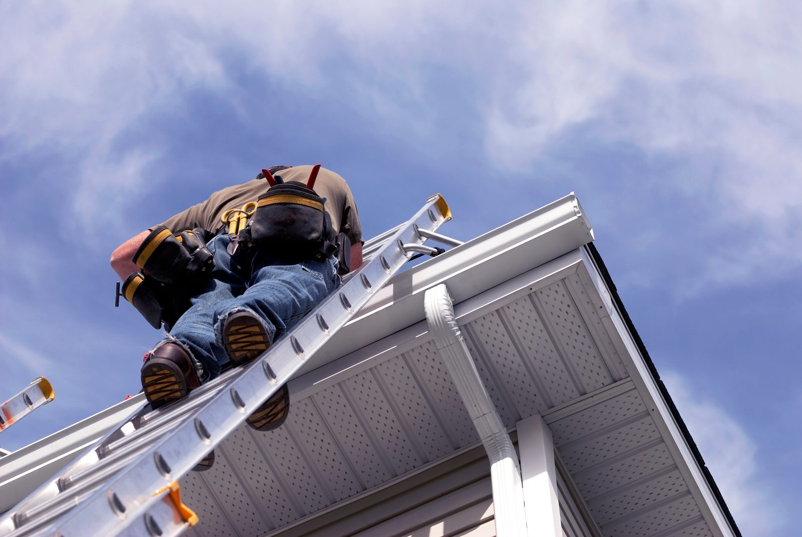 Custom seamless gutter installation